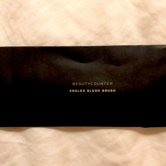 Beautycounter Angled Blush Brush - Picture 3 of 3